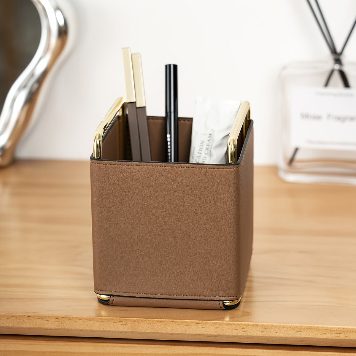 [1pc Faux Leather Storage] 1pc Lightweight Faux Leather Storage Tube | Makeup Brush Organizer, Vanity Eyebrow and Eyeshadow Brush Holder, Metal Frame Leather Pen Case, Desktop Remote Control Key Storage Box, Stylish Square Storage Box, Multifunctional