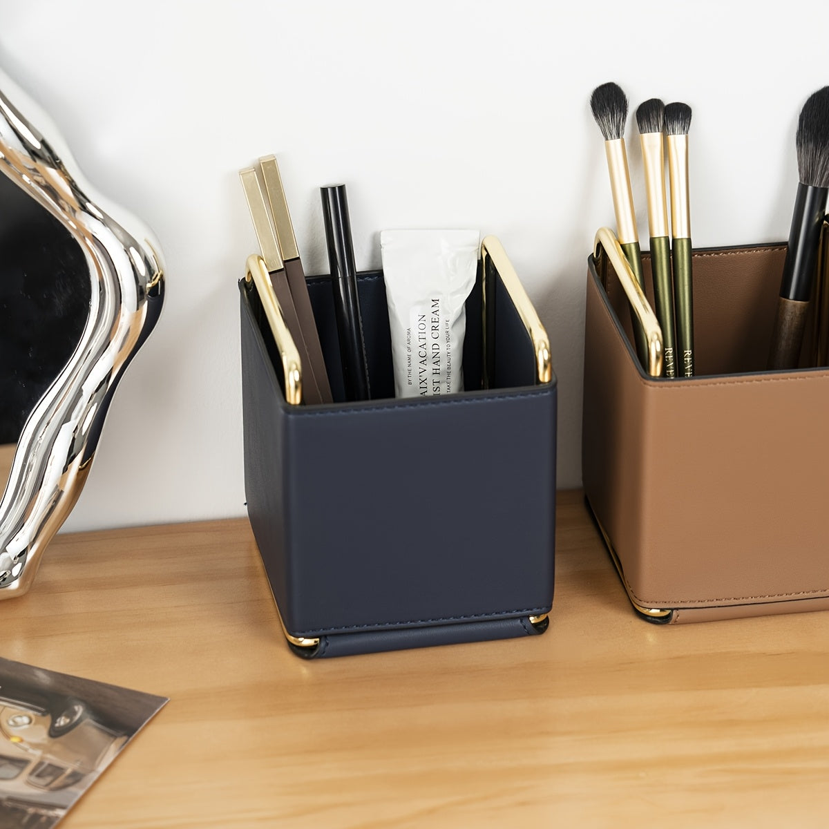 [1pc Faux Leather Storage] 1pc Lightweight Faux Leather Storage Tube | Makeup Brush Organizer, Vanity Eyebrow and Eyeshadow Brush Holder, Metal Frame Leather Pen Case, Desktop Remote Control Key Storage Box, Stylish Square Storage Box, Multifunctional